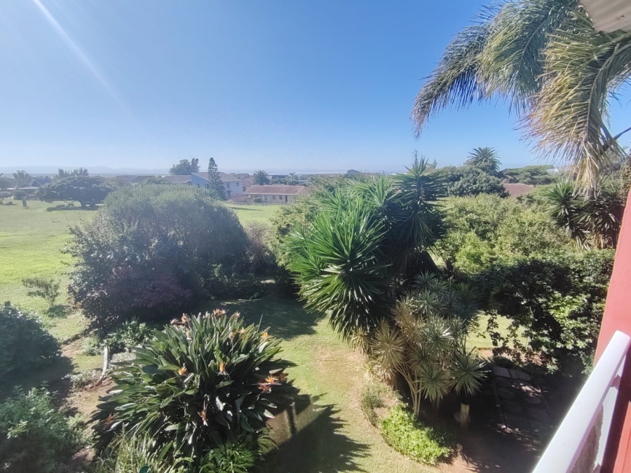 4 Bedroom Property for Sale in Wavecrest Eastern Cape